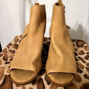 CIRCUS SAM EDELMAN Kammie Light Brown Heeled Boots Zipper Open Toe Sz 9.…